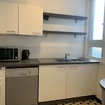 Appartement 2 Chambres Avec Parking, Proche Metro