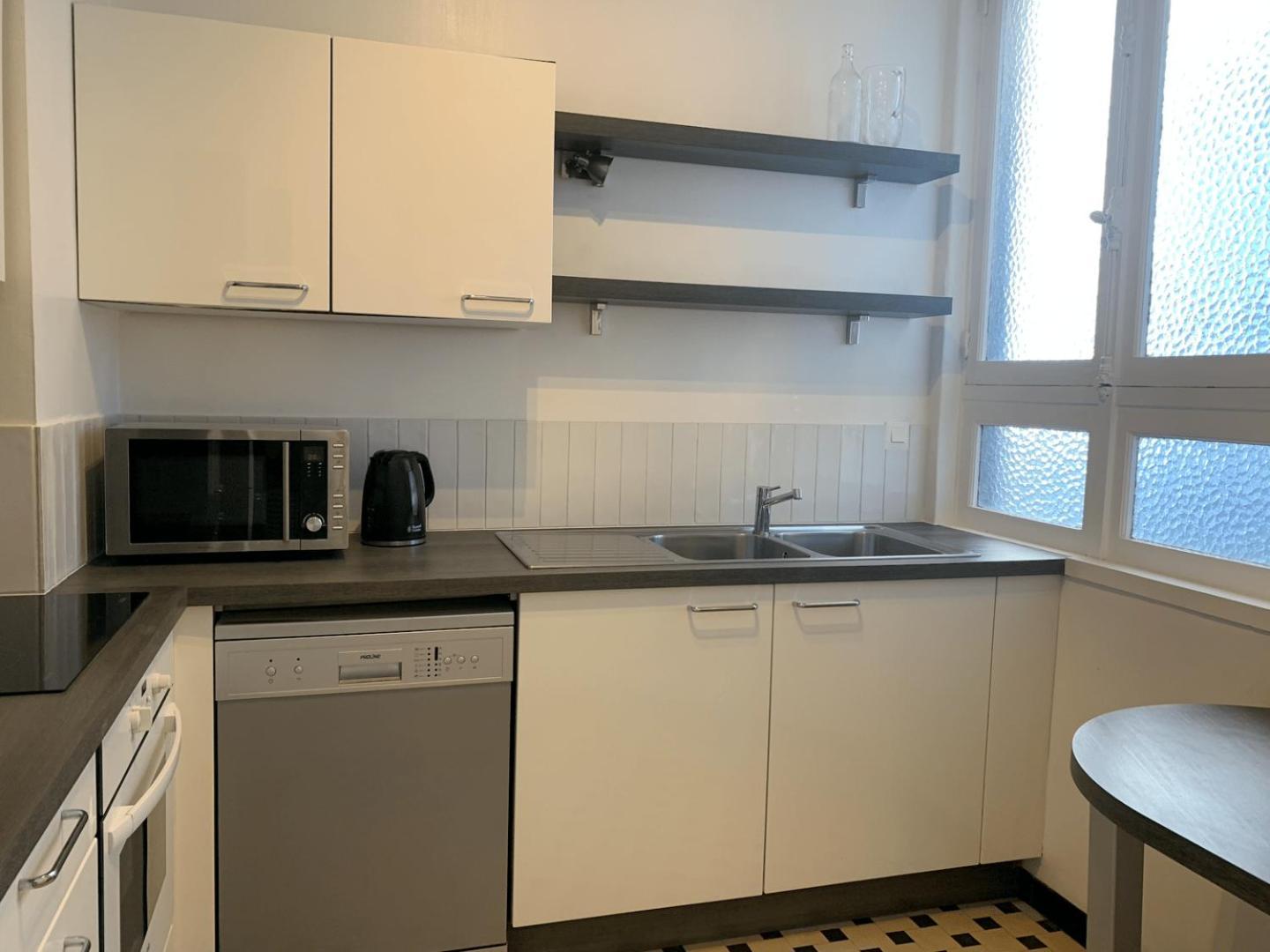 Apartment 2 Avec Parking, Proche Metro *